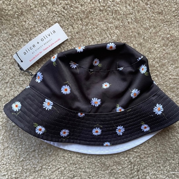 Alice &‎ Olivia X Fabfitfun Reversible Bucket Hat - Picture 3 of 7